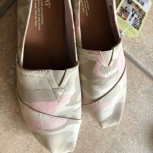 Toms birch camo size 8 nwt and box
